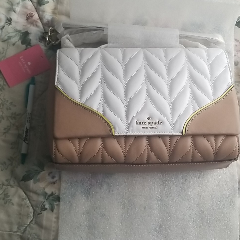 Kate spade purse briar on quilt white and tan med